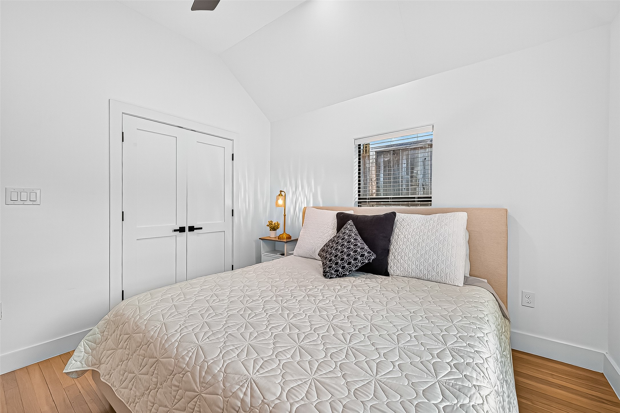 5121 Locust Street Bellaire, TX 77401 - Photo 31 of 43