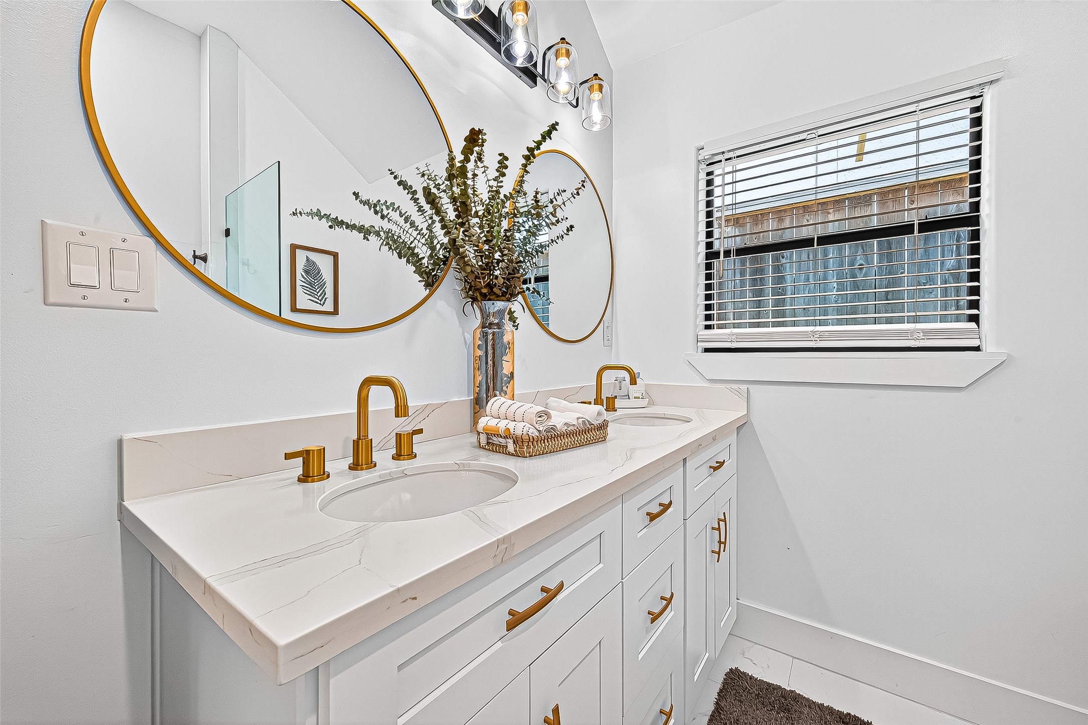 5121 Locust Street Bellaire, TX 77401 - Photo 33 of 43