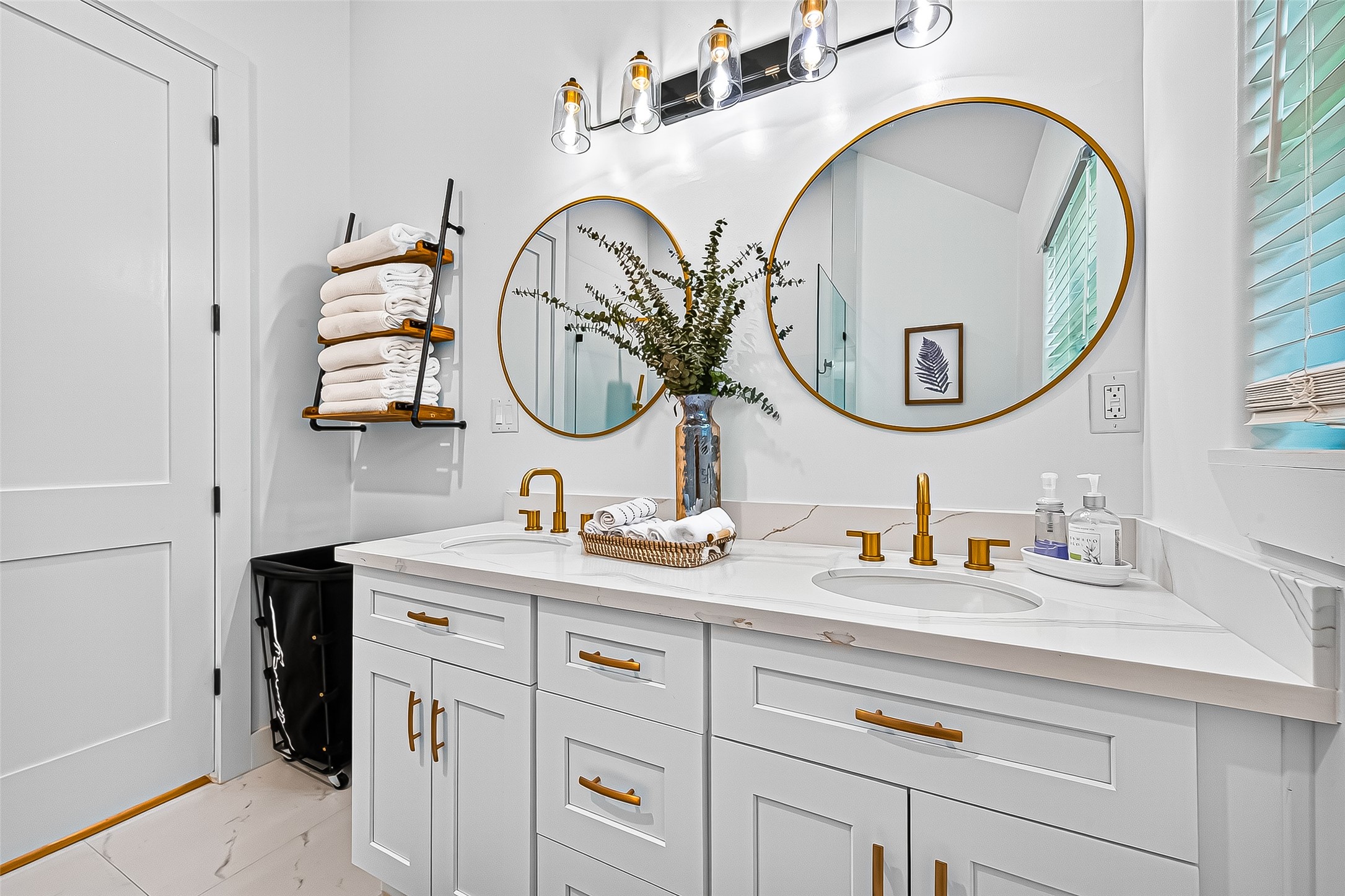 5121 Locust Street Bellaire, TX 77401 - Photo 34 of 43