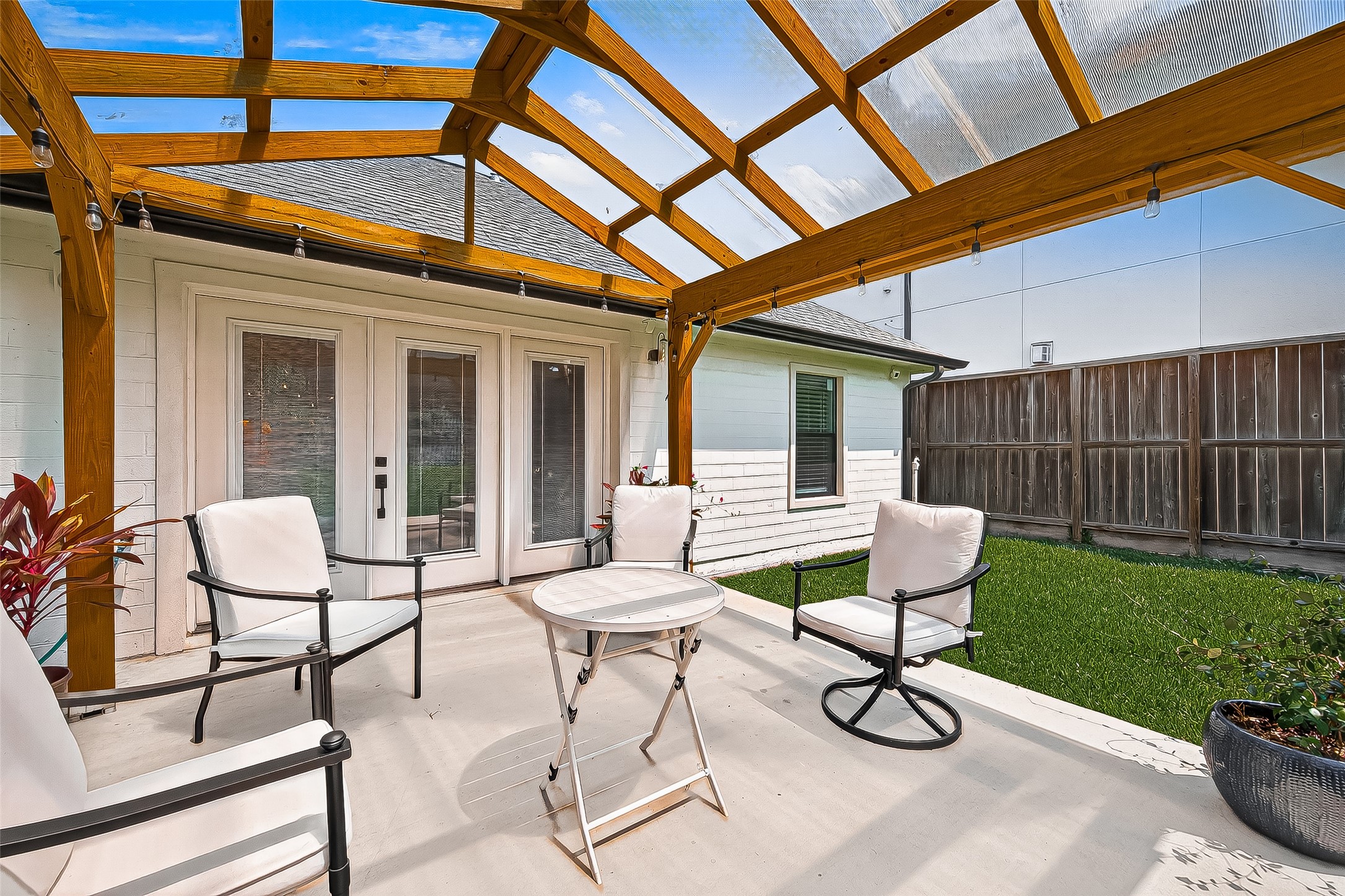 5121 Locust Street Bellaire, TX 77401 - Photo 37 of 43