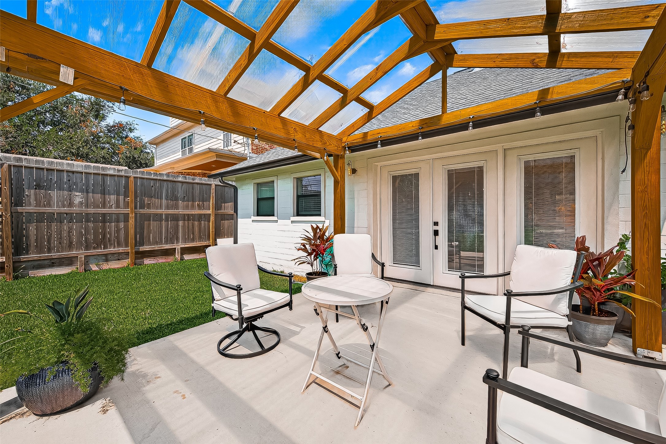 5121 Locust Street Bellaire, TX 77401 - Photo 38 of 43