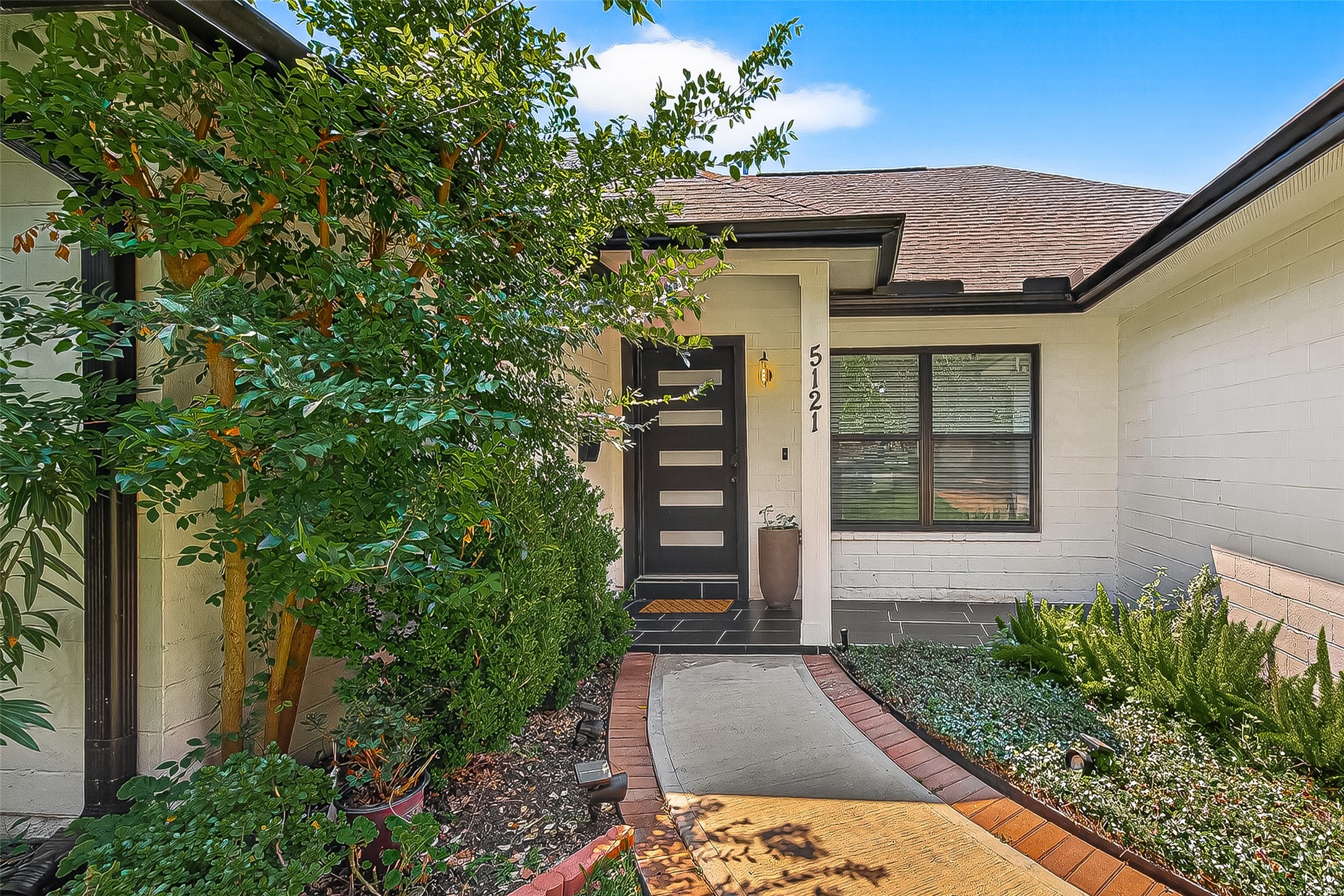 5121 Locust Street Bellaire, TX 77401 - Photo 5 of 43