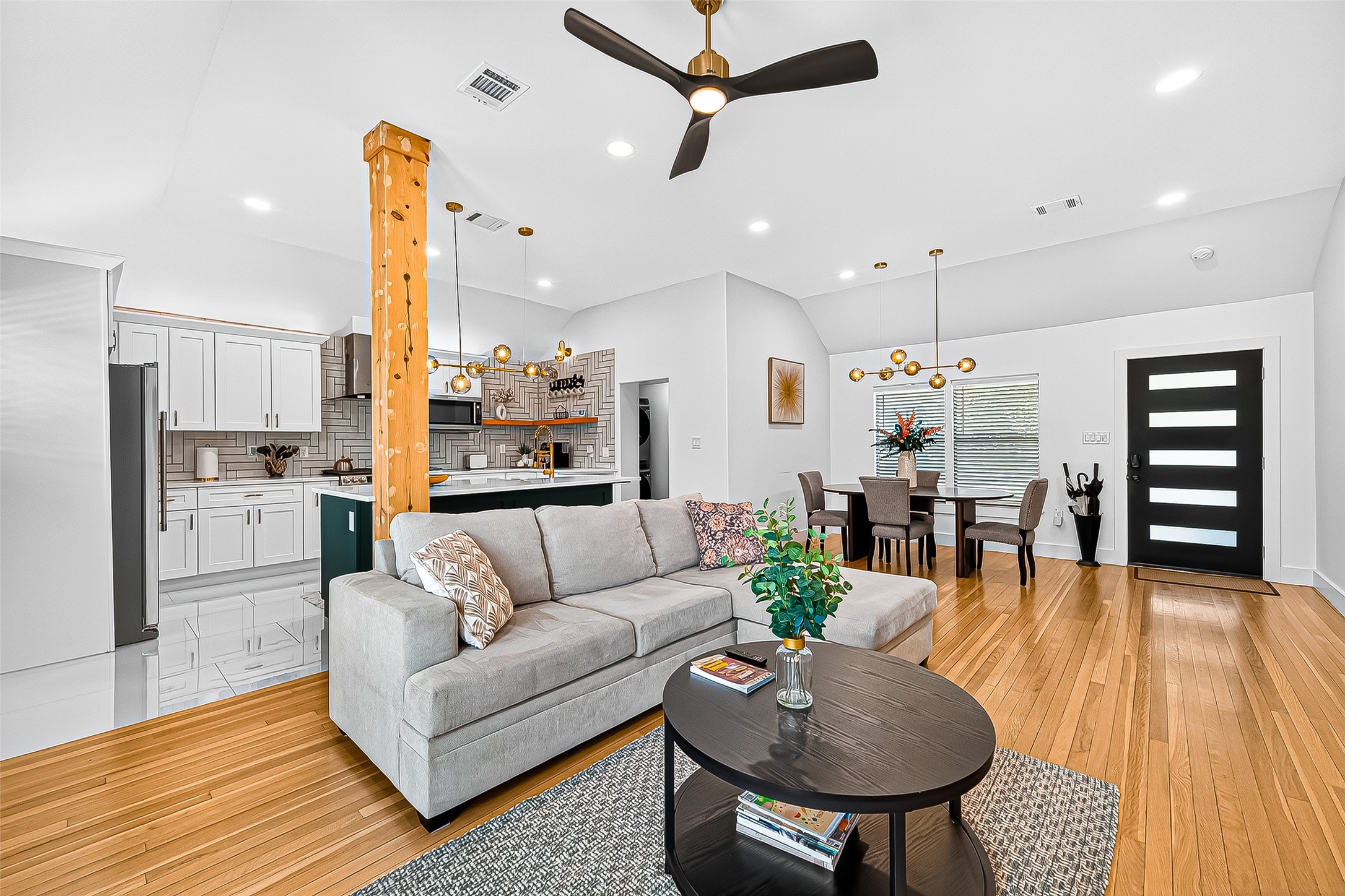 5121 Locust Street Bellaire, TX 77401 - Photo 43 of 43 Open floorplan livingroom