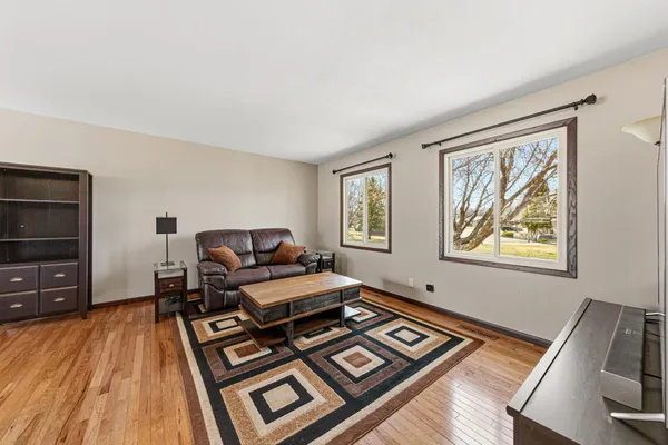 $290,000 | 1902 Brookside Drive, Albert Lea, MN 56007