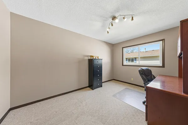 $290,000 | 1902 Brookside Drive, Albert Lea, MN 56007