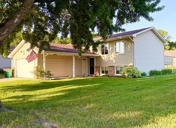 $290,000 | 1902 Brookside Drive, Albert Lea, MN 56007
