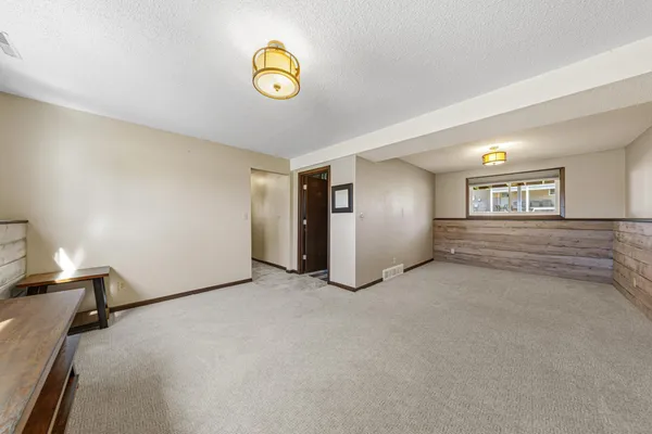 $290,000 | 1902 Brookside Drive, Albert Lea, MN 56007