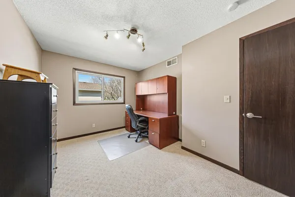 $290,000 | 1902 Brookside Drive, Albert Lea, MN 56007