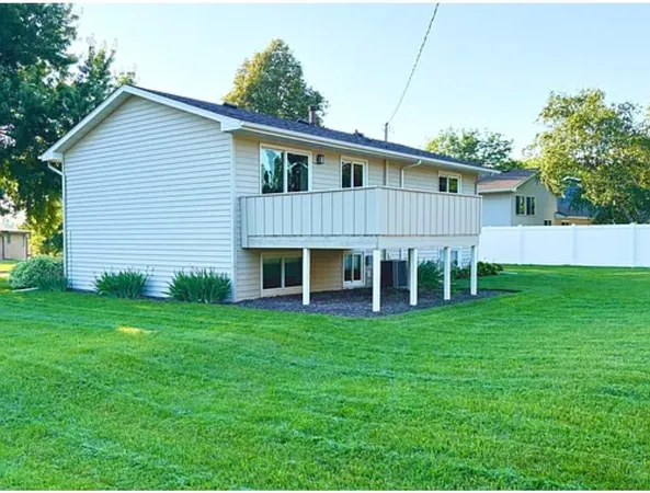 $290,000 | 1902 Brookside Drive, Albert Lea, MN 56007