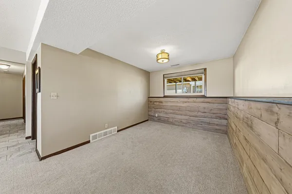 $290,000 | 1902 Brookside Drive, Albert Lea, MN 56007