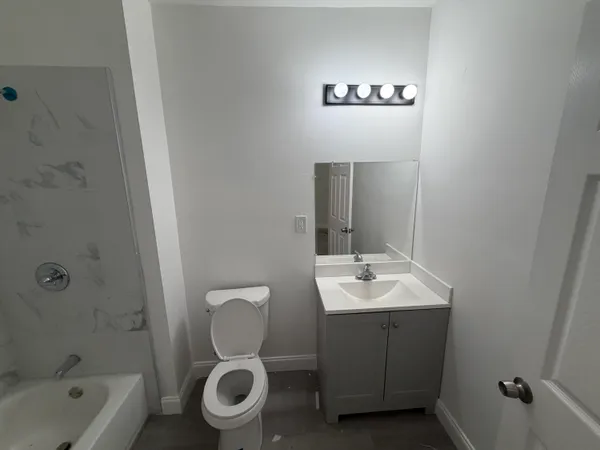 $1,595 | 326 North 14th Street, Fort Pierce, FL 34950