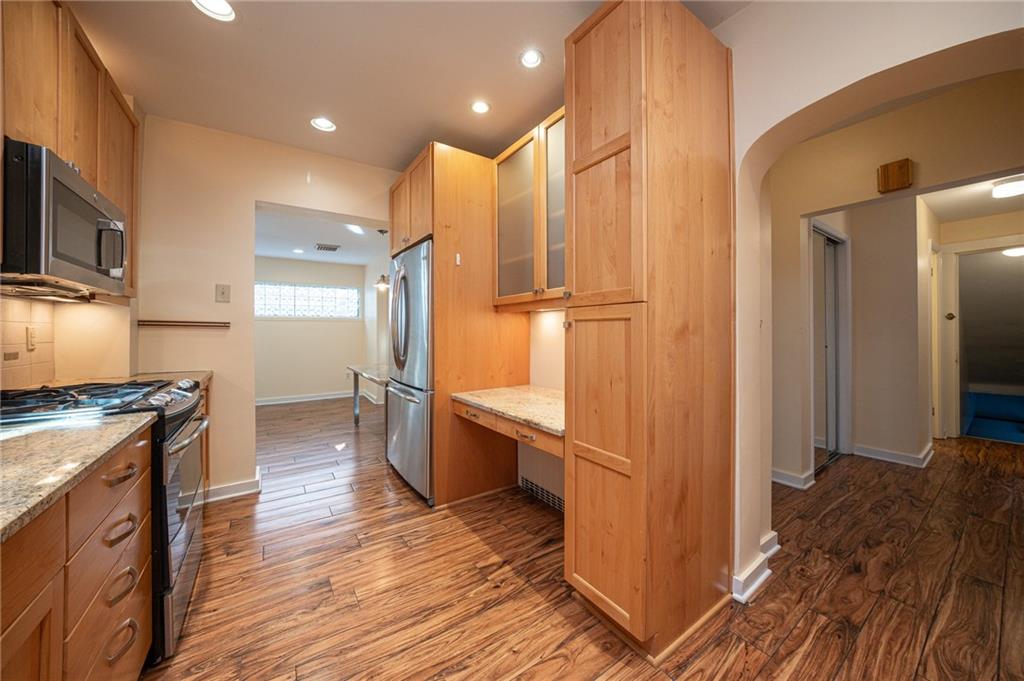 2928 Fernwald Road Pittsburgh, PA 15217 - Photo 15 of 48 Gallery Image 15