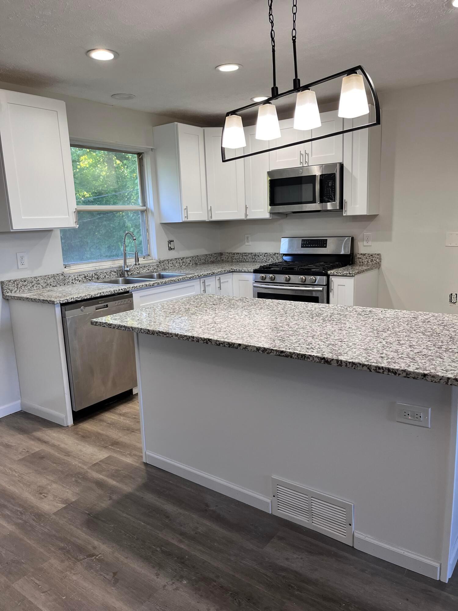 339 Chapelfield Road Columbus, OH 43230 - Photo 5 of 15 chapelfield kitchen