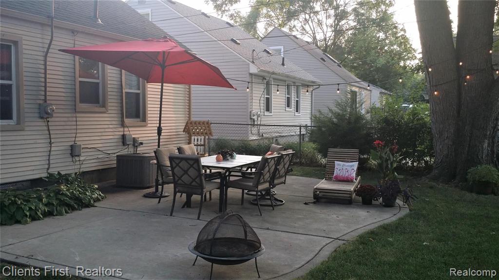 2232 Columbia Road Berkley, MI 48072 - Photo 7 of 30