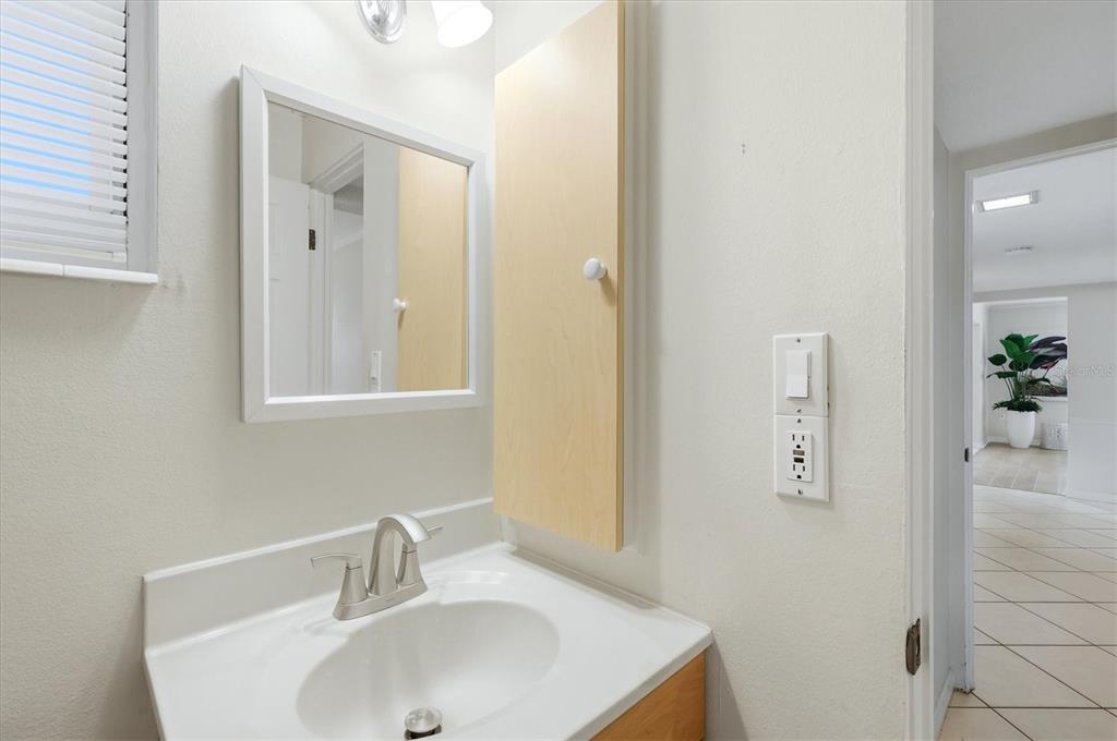 4208 Roxane Boulevard, Unit 95 Sarasota, FL 34235 - Photo 37 of 48