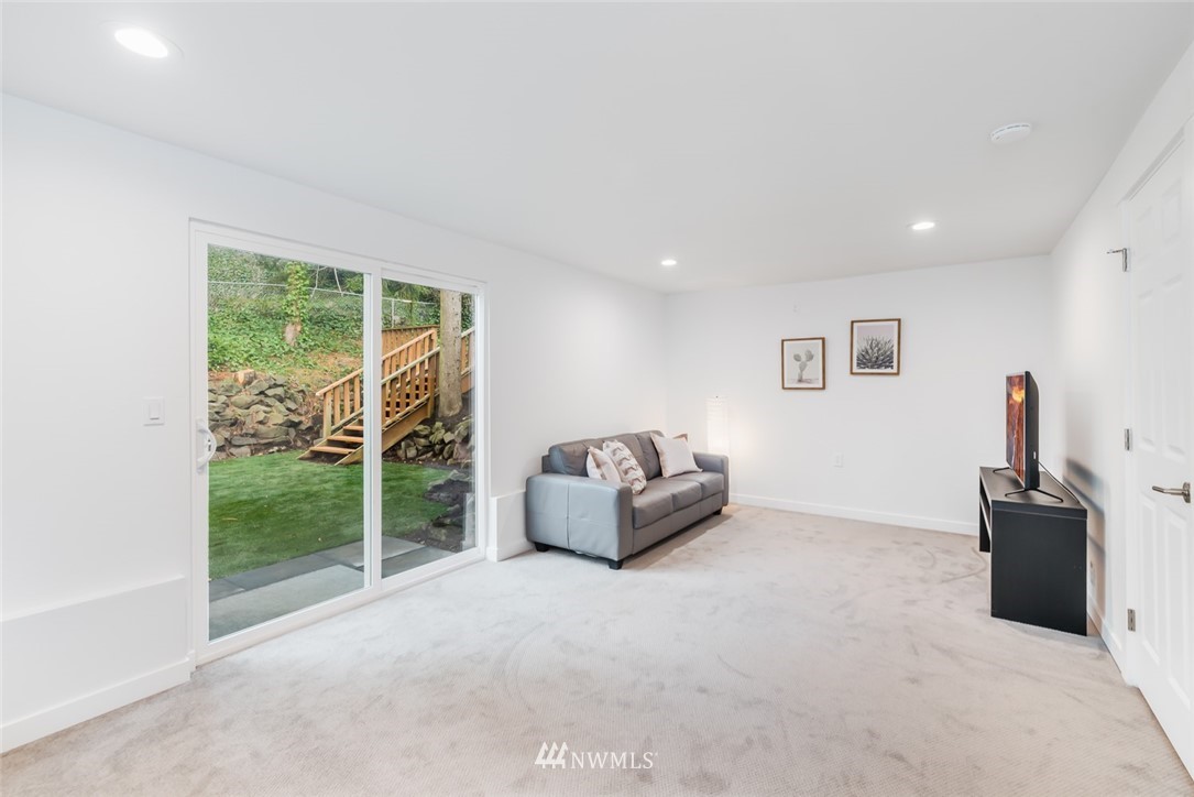 13516 Southeast 173rd Place Renton, WA 98058 - Photo 11 of 27 Gallery Image 11