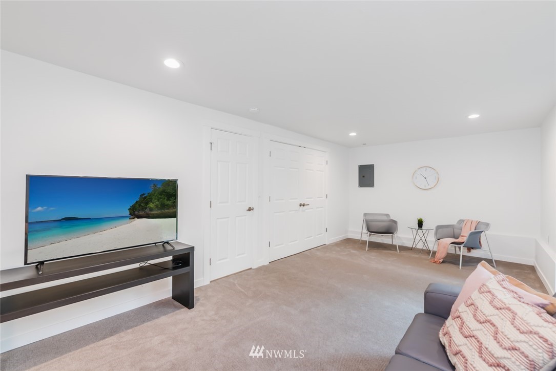 13516 Southeast 173rd Place Renton, WA 98058 - Photo 12 of 27 Gallery Image 12