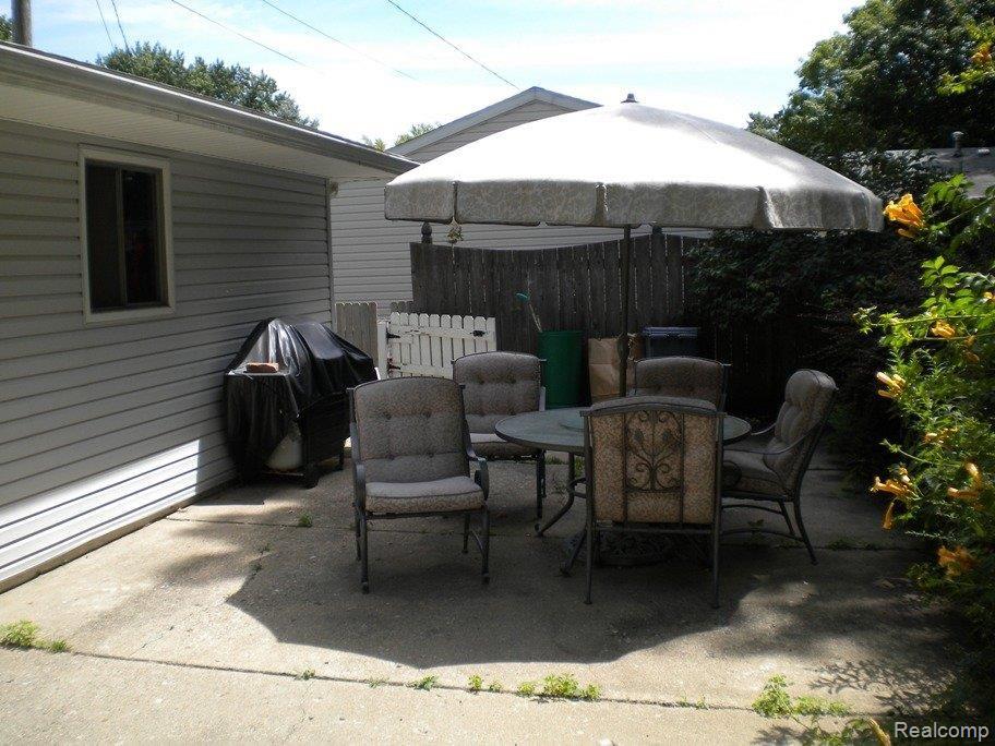 7651 Austere Road Waterford, MI 48329 - Photo 5 of 12 Patio