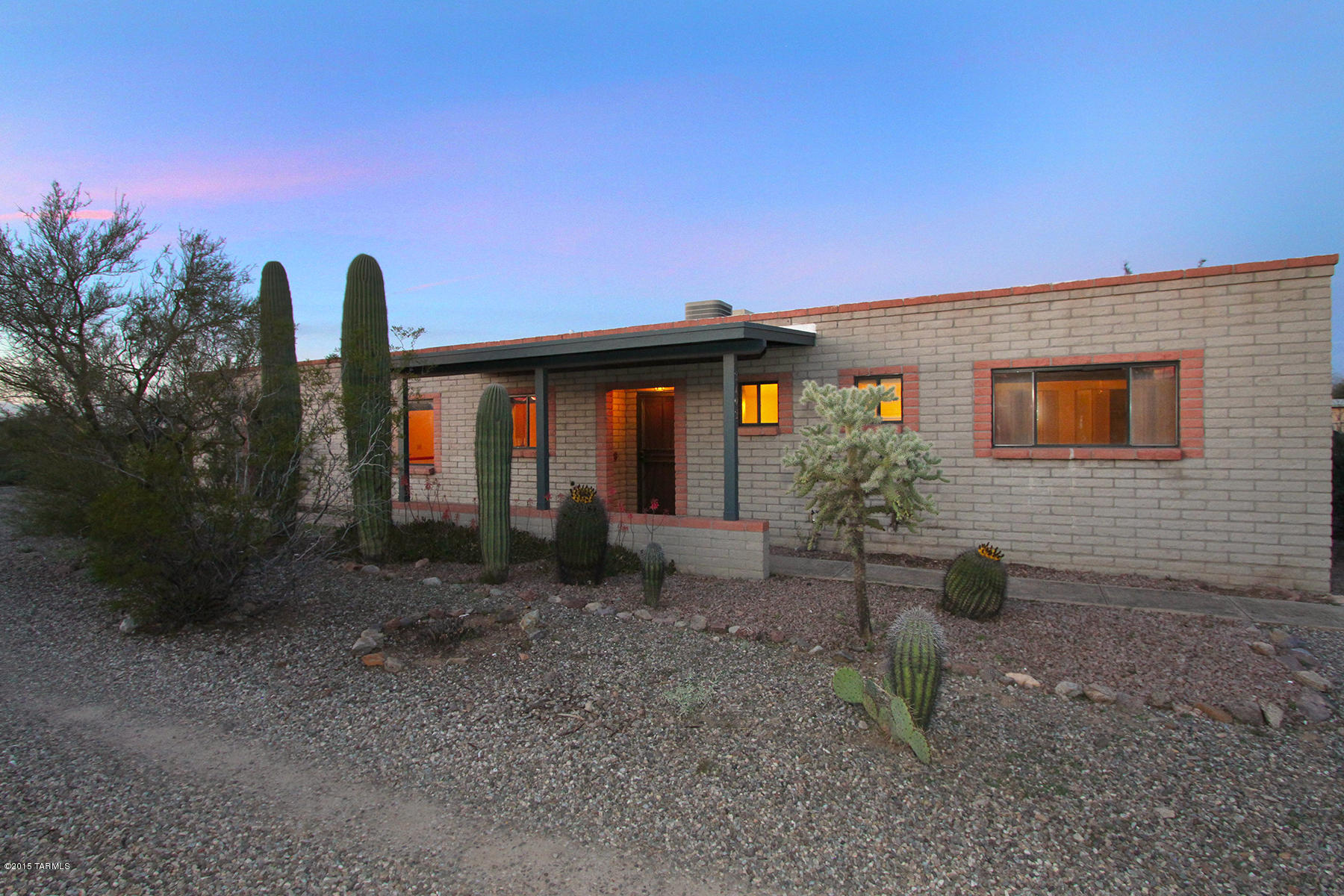 2402 North Grannen Road Tucson, AZ 85745 - Photo 2 of 26 Gallery Image 2