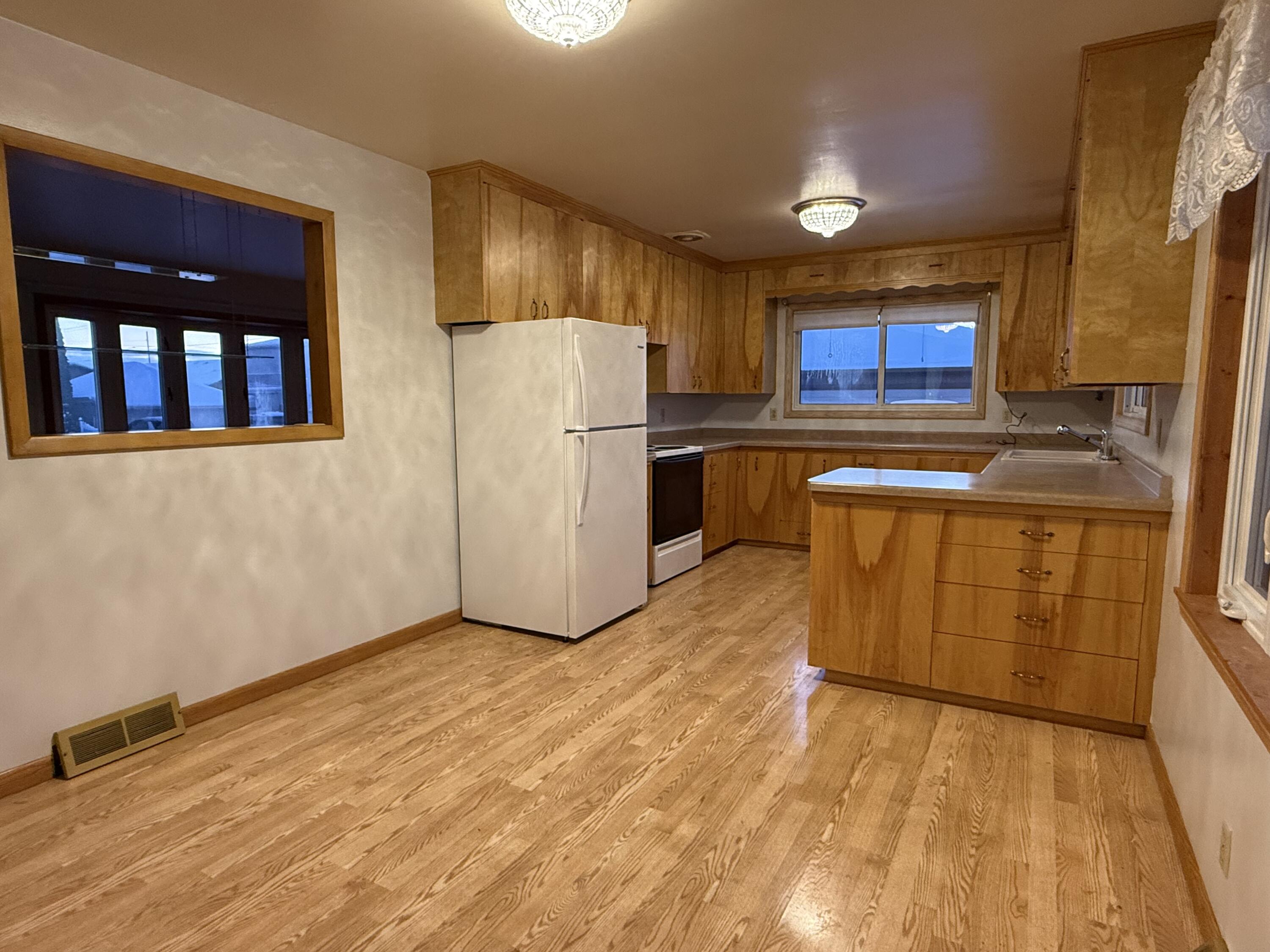 1716 George Street Manitowoc, WI 54220 - Photo 11 of 28 12 kitchen