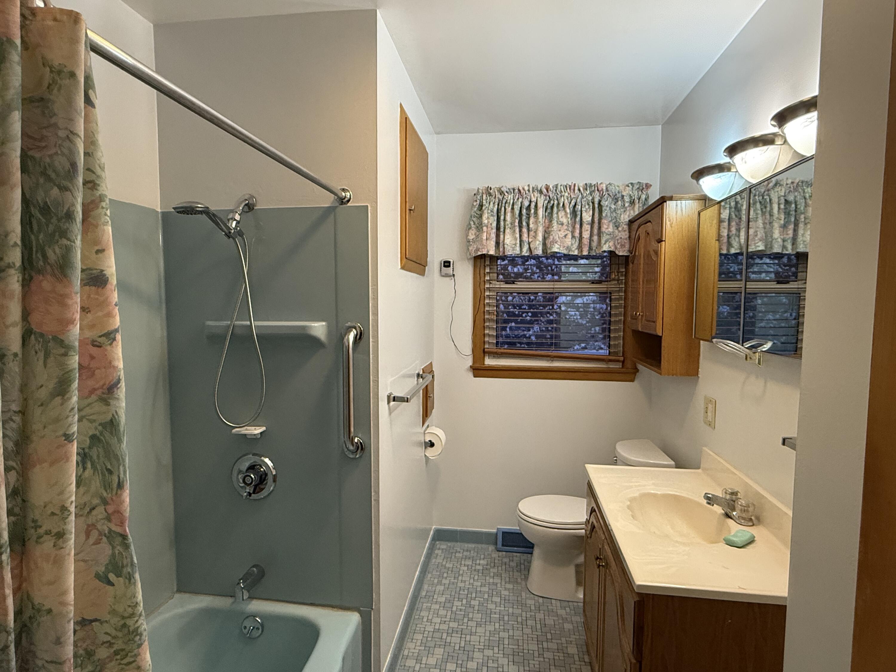 1716 George Street Manitowoc, WI 54220 - Photo 13 of 28 14 bathroom