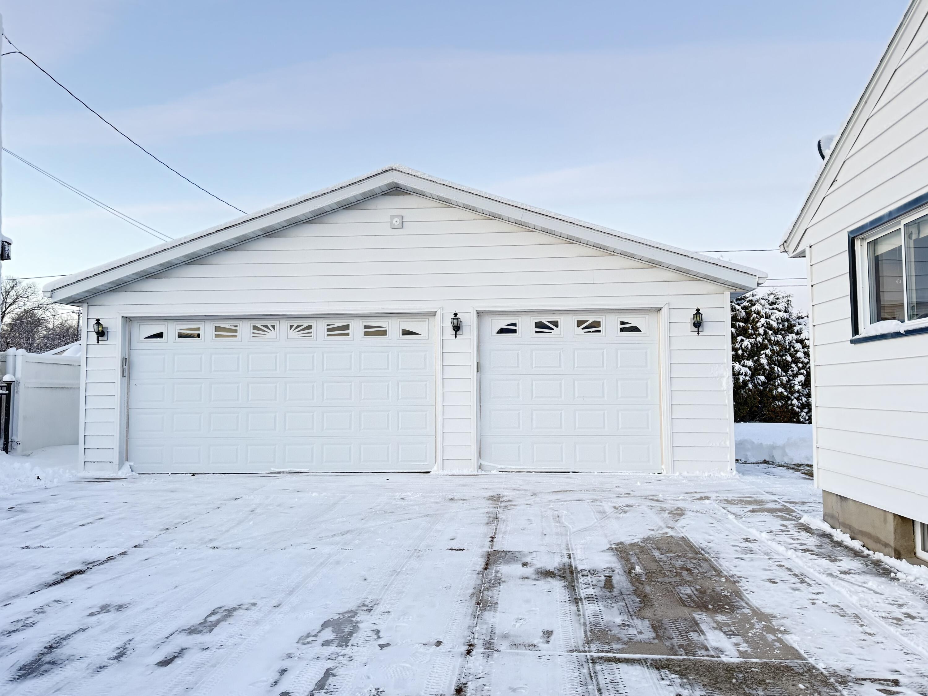 1716 George Street Manitowoc, WI 54220 - Photo 2 of 28 2 garage
