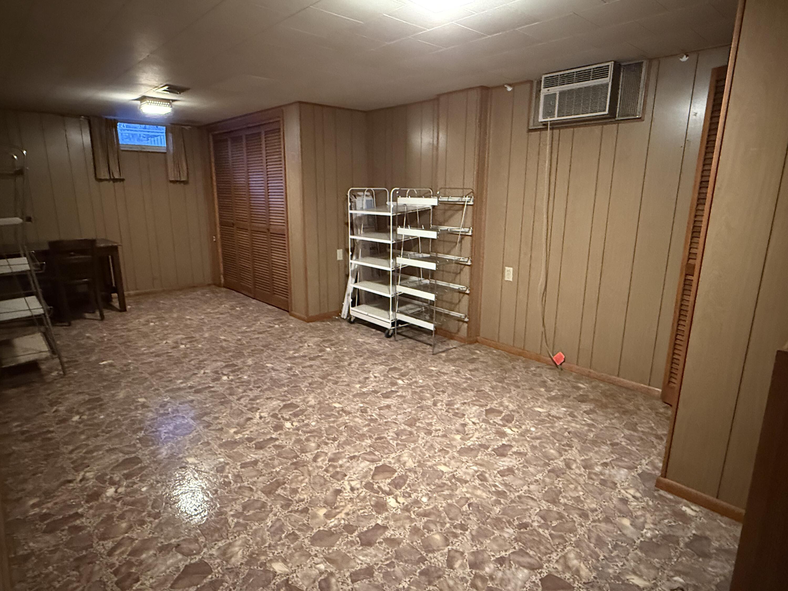 1716 George Street Manitowoc, WI 54220 - Photo 23 of 28 24 family room in lower