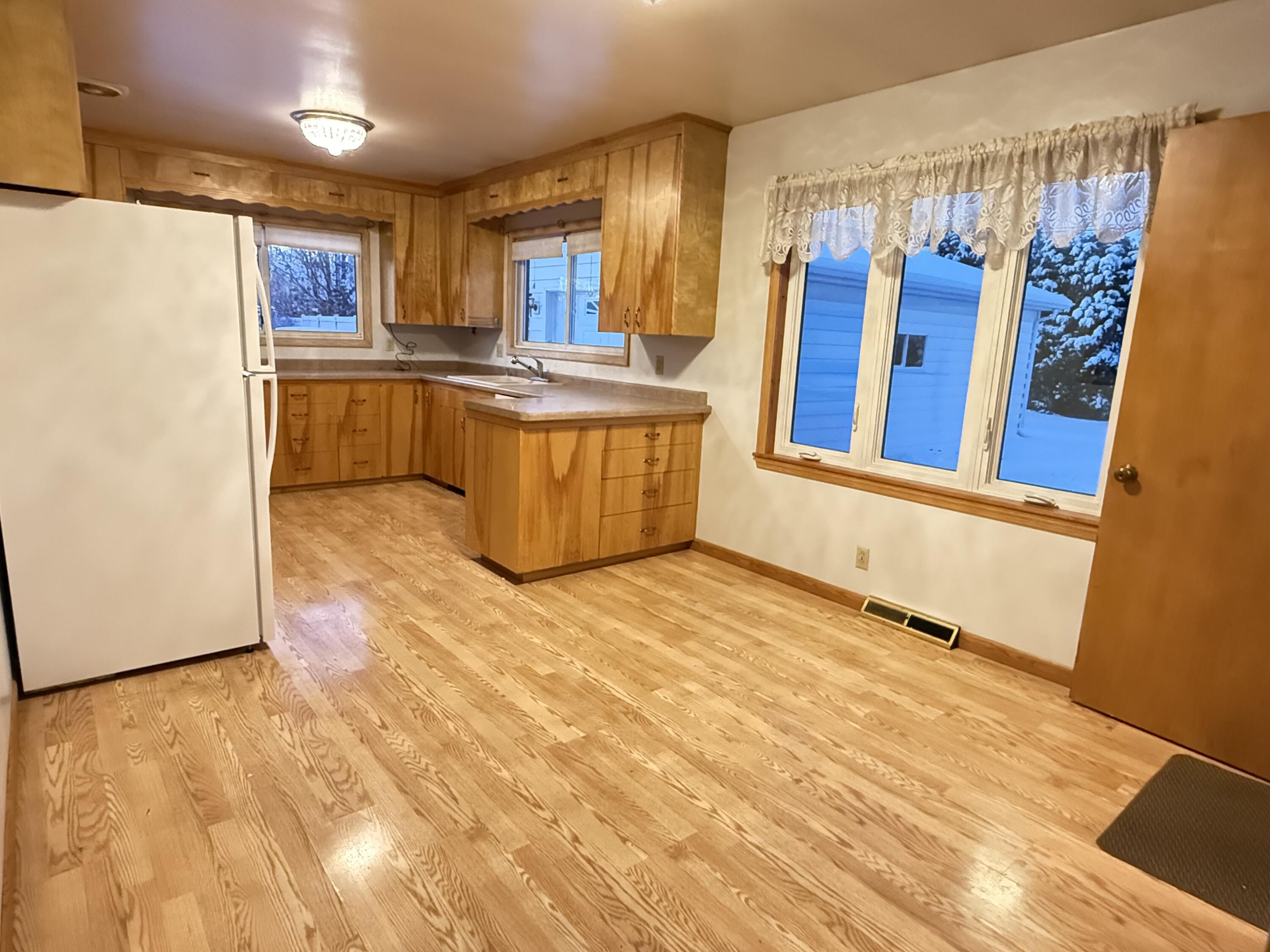 1716 George Street Manitowoc, WI 54220 - Photo 9 of 28 10 kitchen