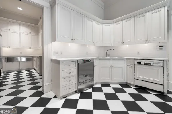 $2,400,000 | 617 Dixie Avenue, Madison, GA 30650