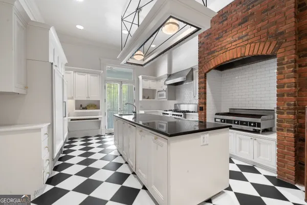 $2,400,000 | 617 Dixie Avenue, Madison, GA 30650