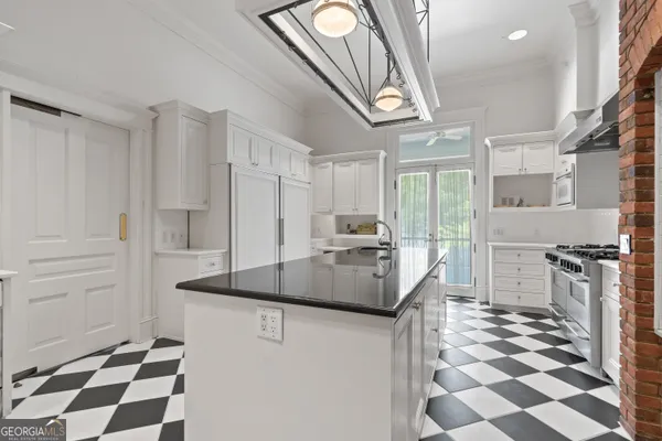 $2,400,000 | 617 Dixie Avenue, Madison, GA 30650