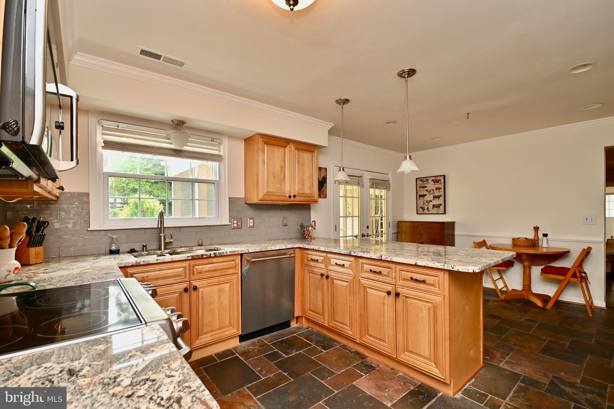 111 Hamilton Road Sterling, VA 20165 - Photo 11 of 56 Gallery Image 11