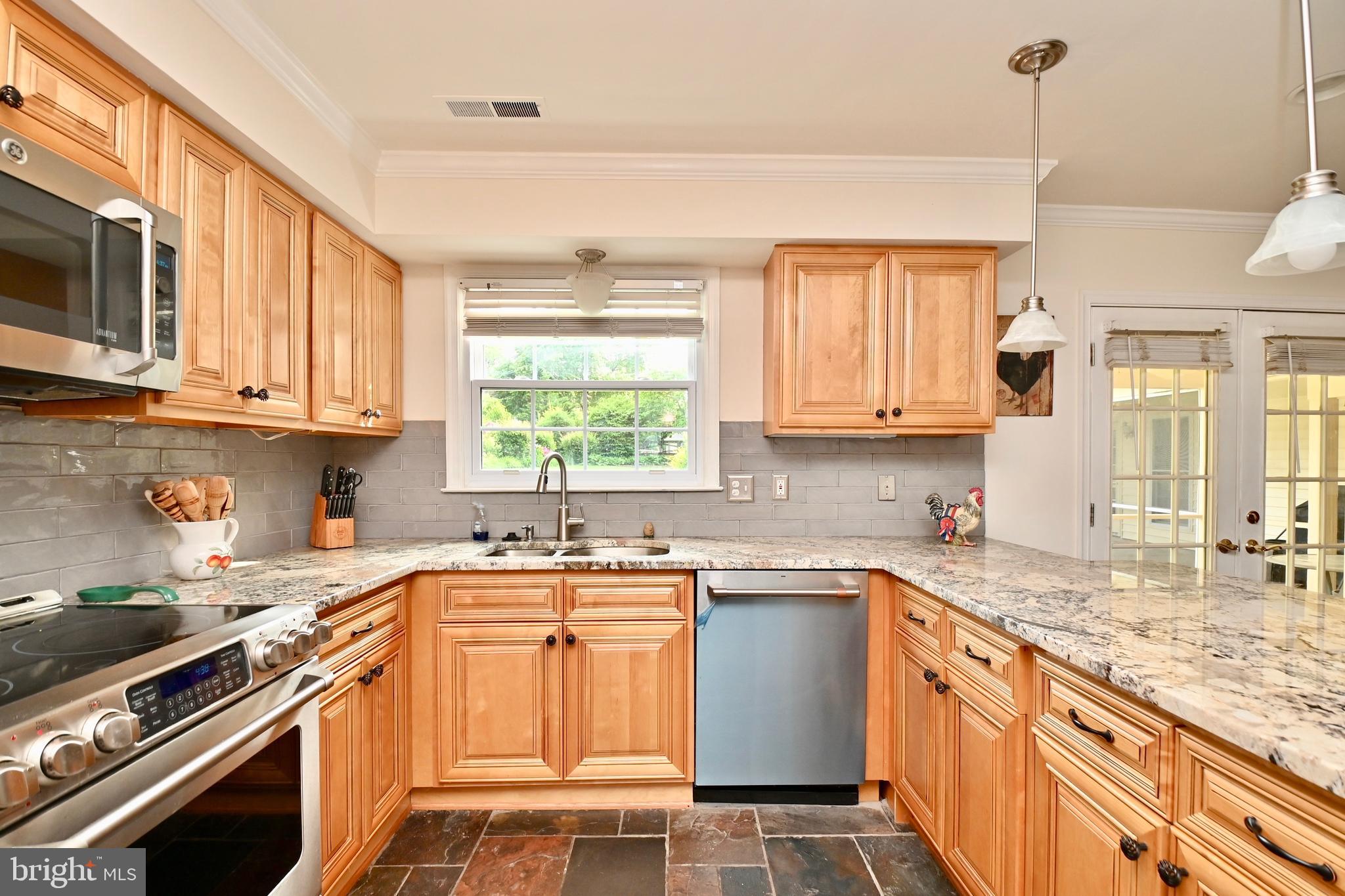 111 Hamilton Road Sterling, VA 20165 - Photo 12 of 56 Gallery Image 12