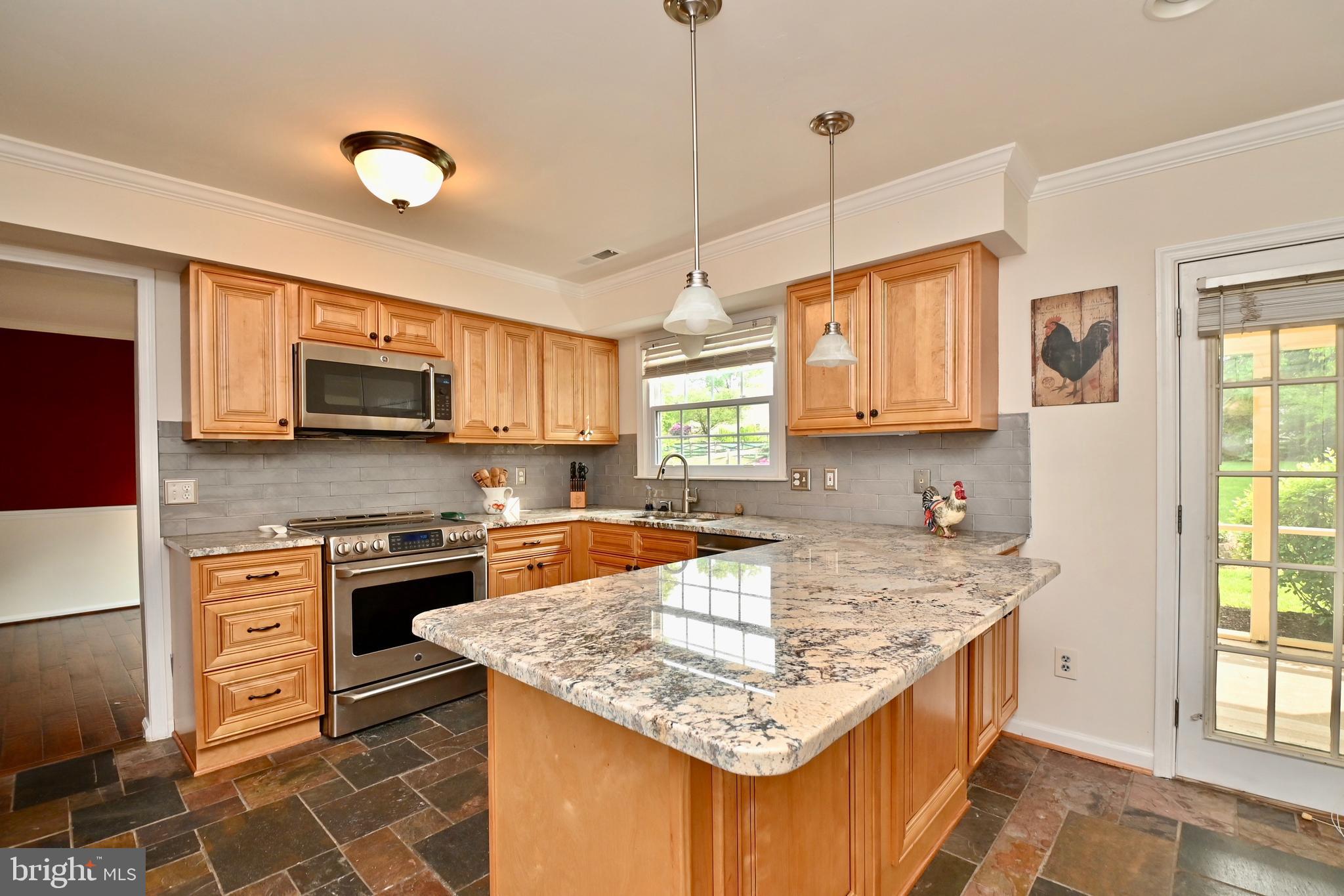 111 Hamilton Road Sterling, VA 20165 - Photo 14 of 56 Gallery Image 14