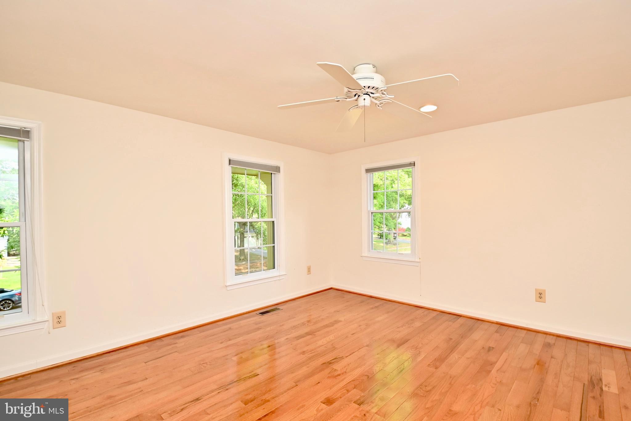 111 Hamilton Road Sterling, VA 20165 - Photo 37 of 56 Gallery Image 37