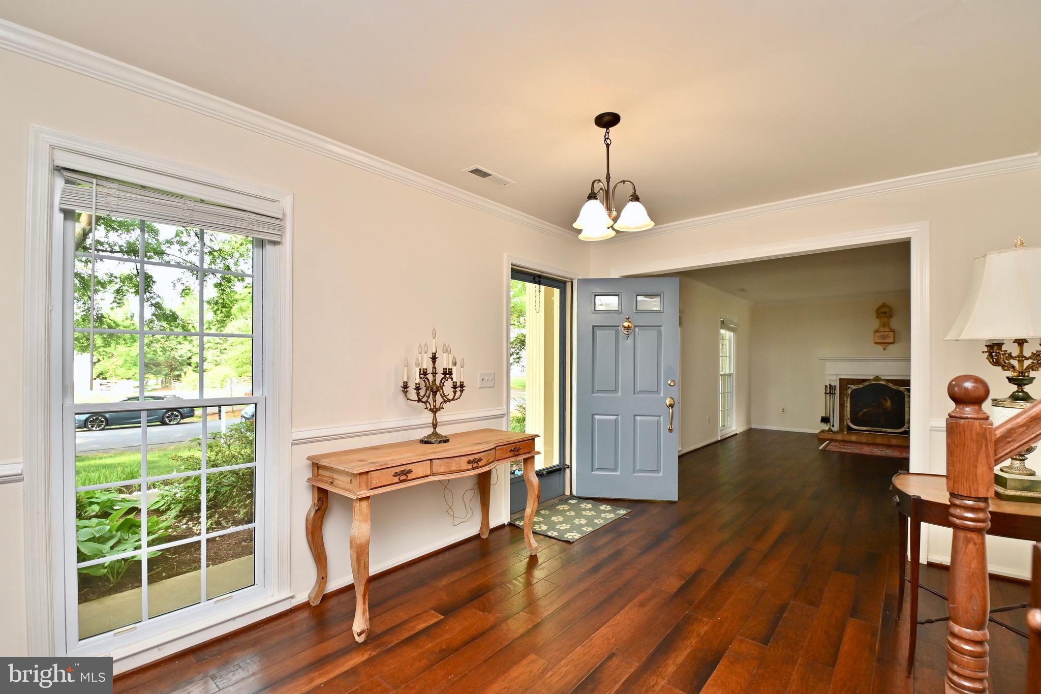 111 Hamilton Road Sterling, VA 20165 - Photo 5 of 56 Gallery Image 5
