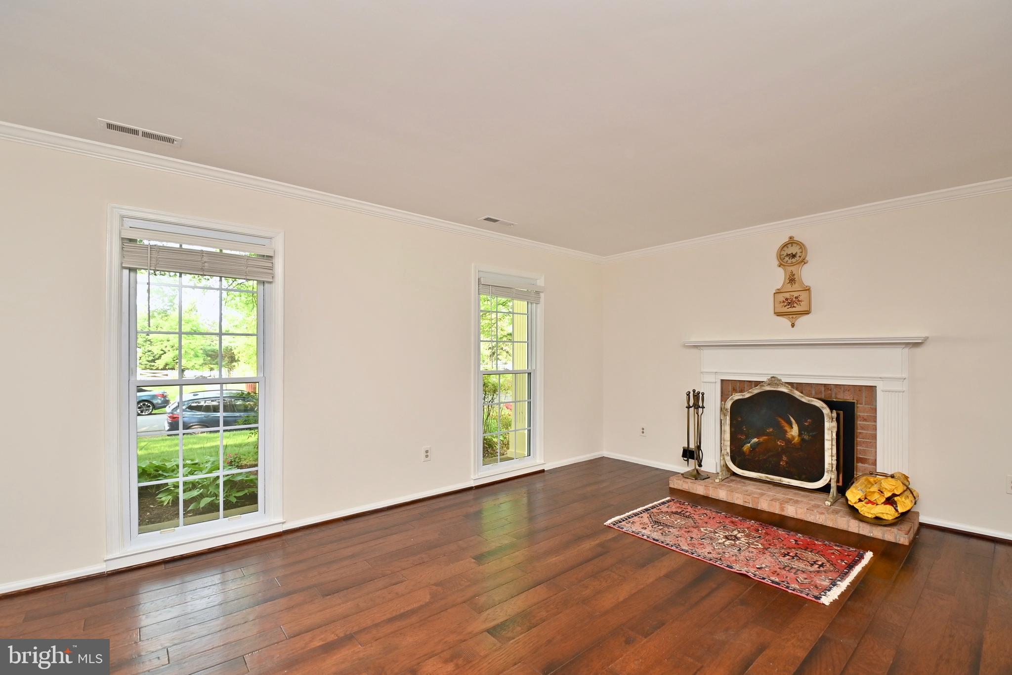 111 Hamilton Road Sterling, VA 20165 - Photo 6 of 56 Gallery Image 6