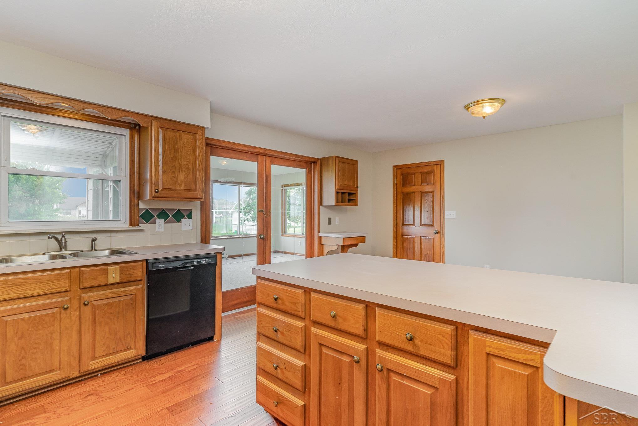 9245 Kochville Road Freeland, MI 48623 - Photo 4 of 20 50118383-3.JPG