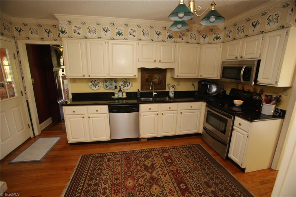 5100 Rambling Road Greensboro, NC 27409 - Photo 8 of 22