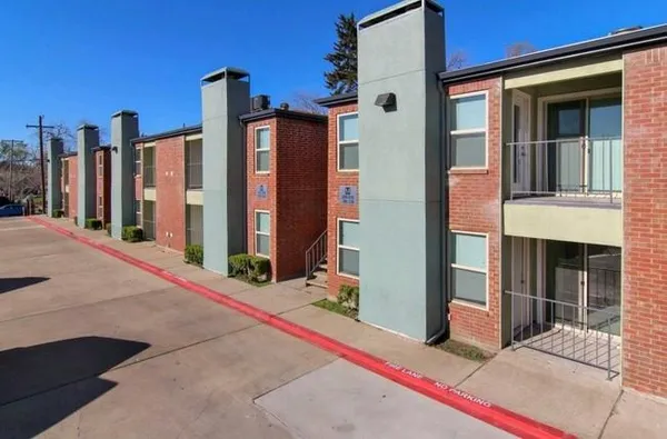 $1,085 | 4622 Monarch Street, Unit 205, Dallas, TX 75204