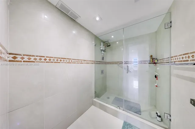 $6,000 | 2333 Brickell Avenue, Unit 1406, Miami, FL 33129