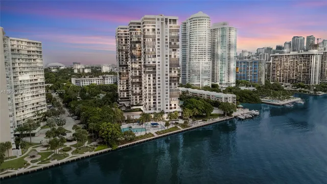 $6,000 | 2333 Brickell Avenue, Unit 1406, Miami, FL 33129