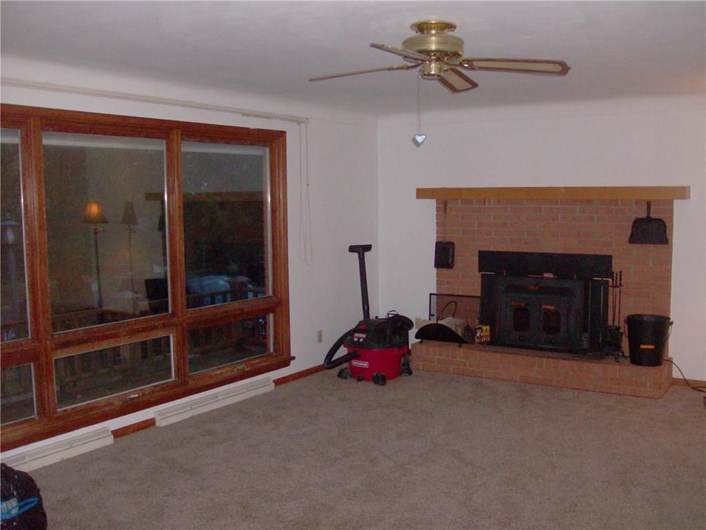 1033 Government Road Irwin, PA 15642 - Photo 3 of 9 Living room