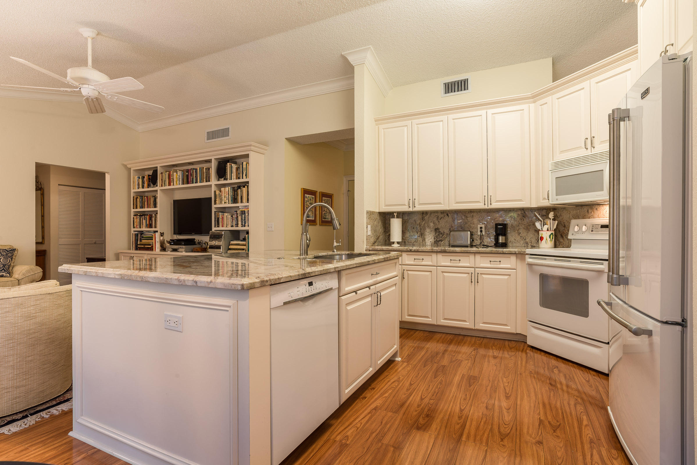 3910 Sabal Lakes Road Delray Beach, FL 33445 - Photo 15 of 37 KITCHEN