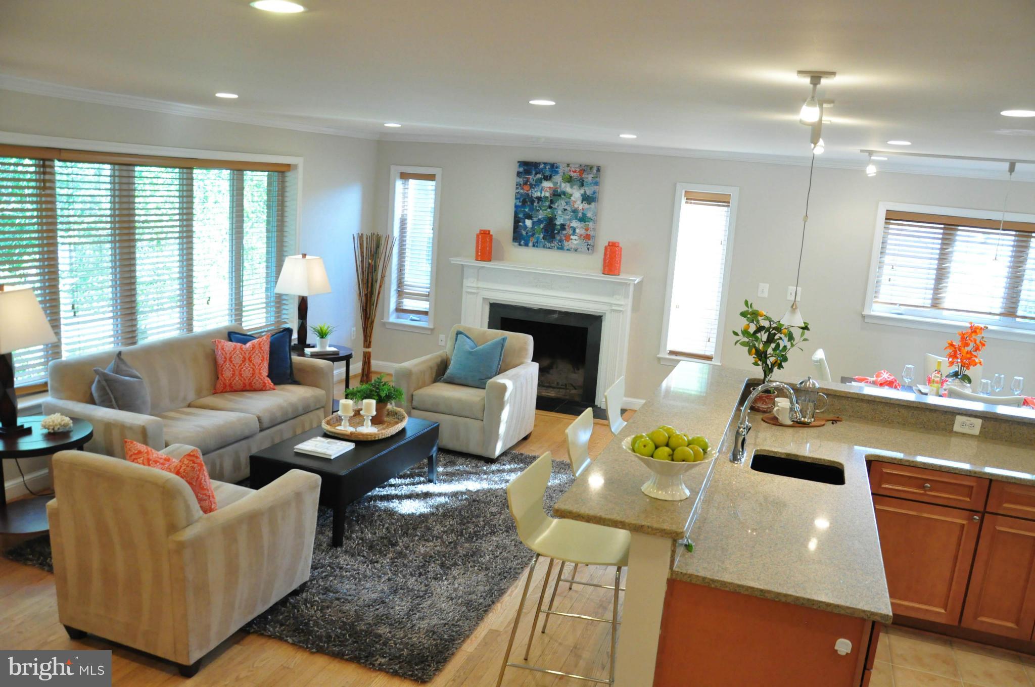 1407 Leegate Road Northwest Washington, DC 20012 - Photo 8 of 23 Living Room