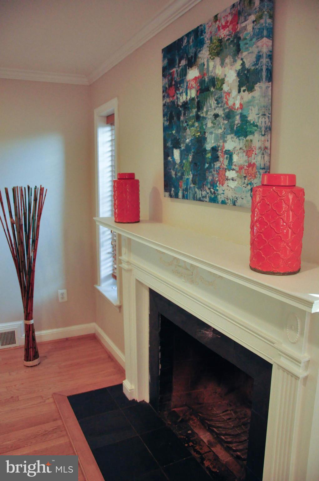 1407 Leegate Road Northwest Washington, DC 20012 - Photo 9 of 23 Living Room