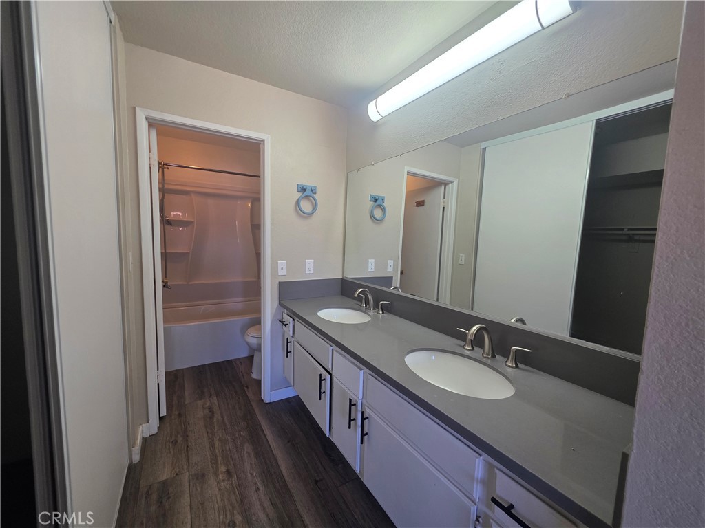 7800 Reagan Road Jurupa Valley, CA 92509 - Photo 24 of 32 Bathroom