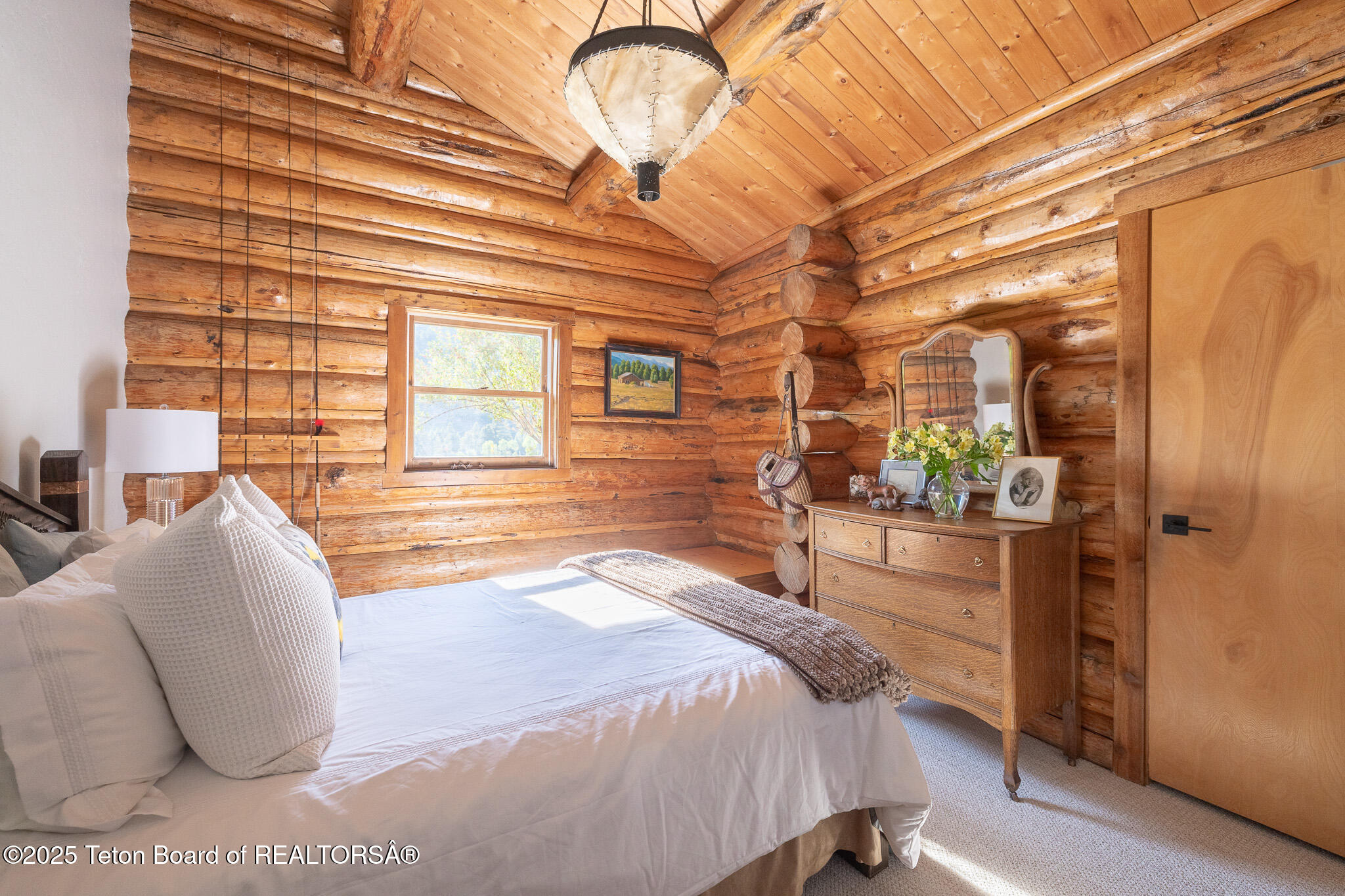 9375 Cole Canyon Road Jackson, WY 83001 - Photo 19 of 39 Guest bedroom #1