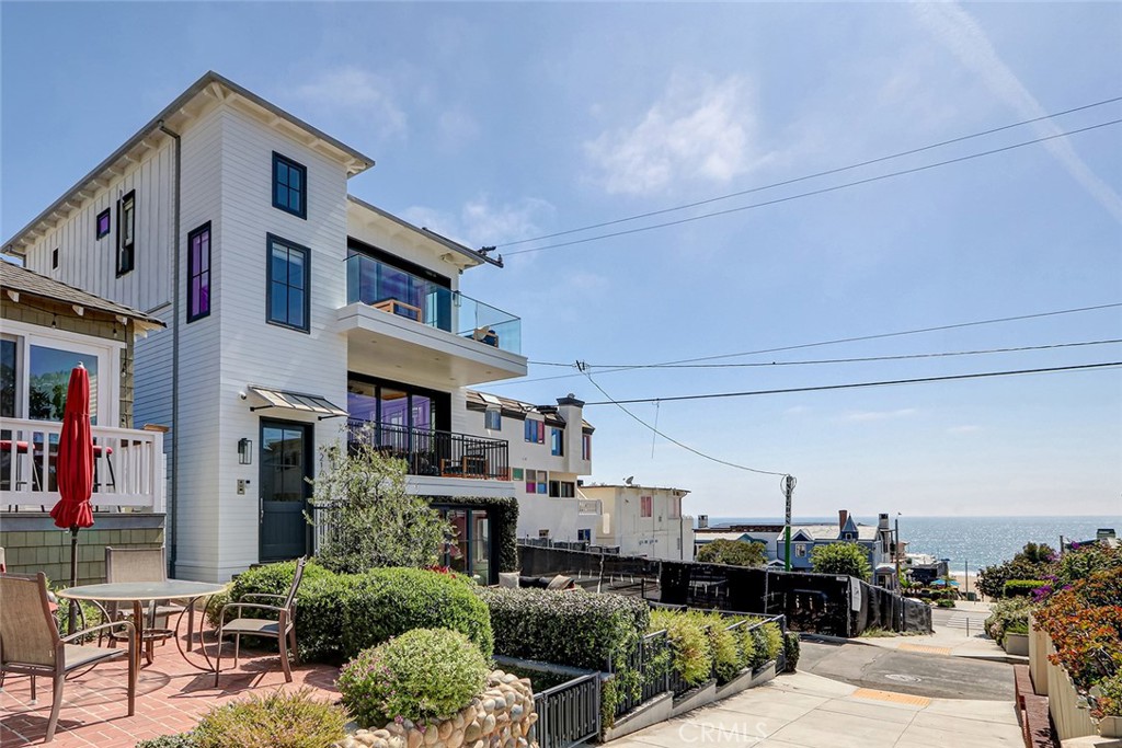 216 4th Street Manhattan Beach, CA 90266 - Photo 1 of 43