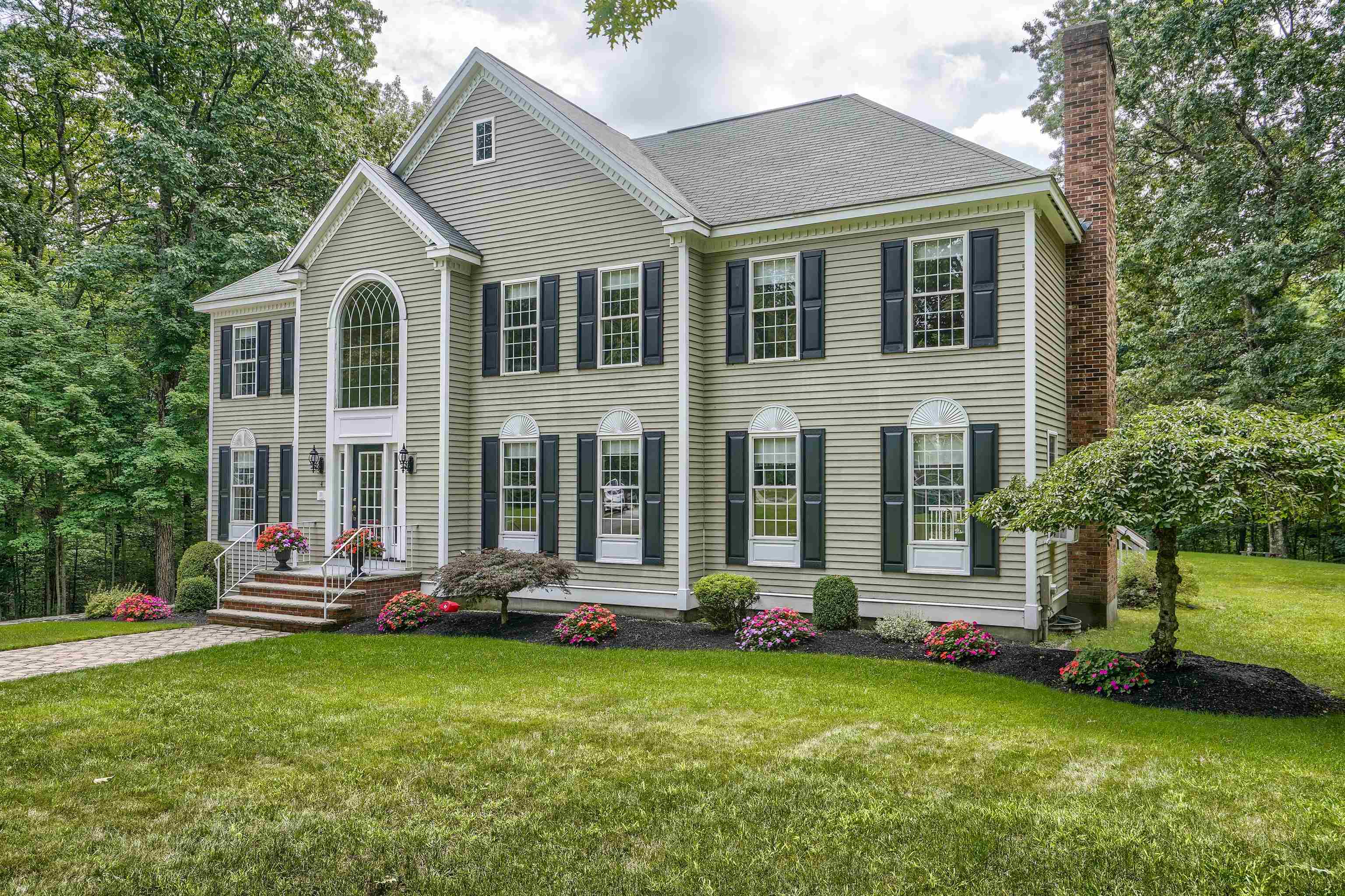 4 Coachman Road Windham, NH 03087 - Photo 1 of 35
